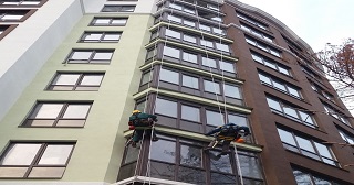 Установка крыши на балкон Ялта цена от 1051 руб. м/2.
